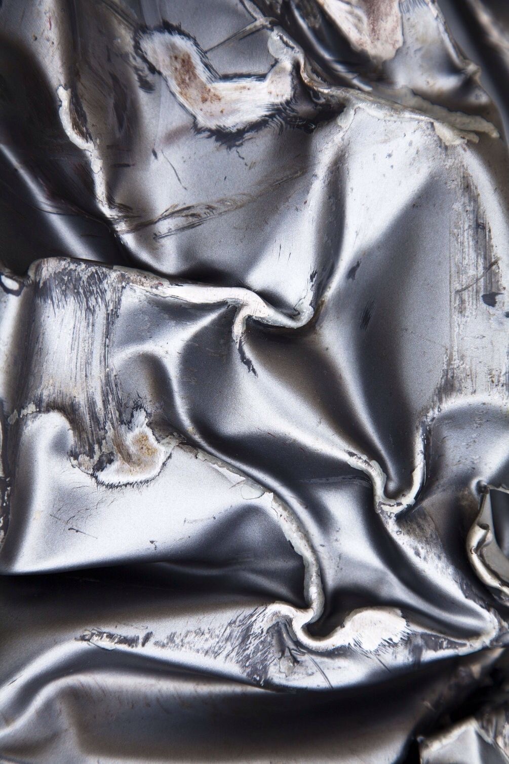 Crushed metallic foil